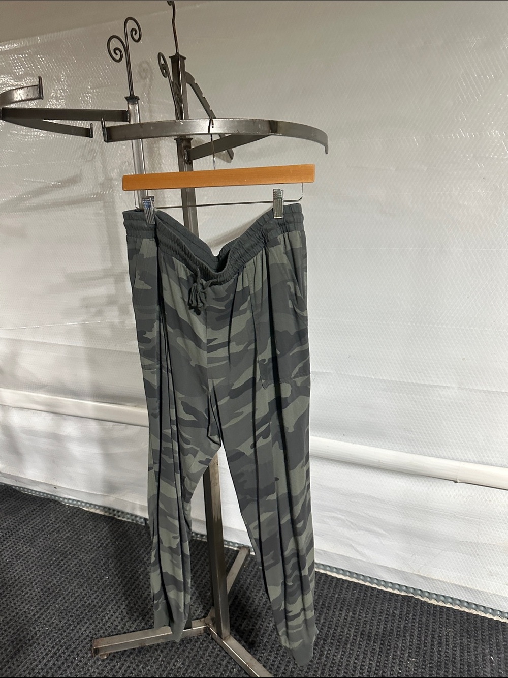 Splendid Gray Camouflage Jogger Pants